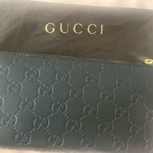 Brand new Black leather GG Gucci wallet and dust bag